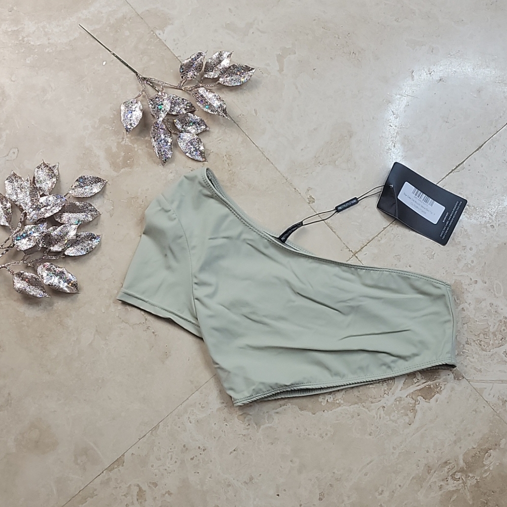 NWT Prettylittlething crop top